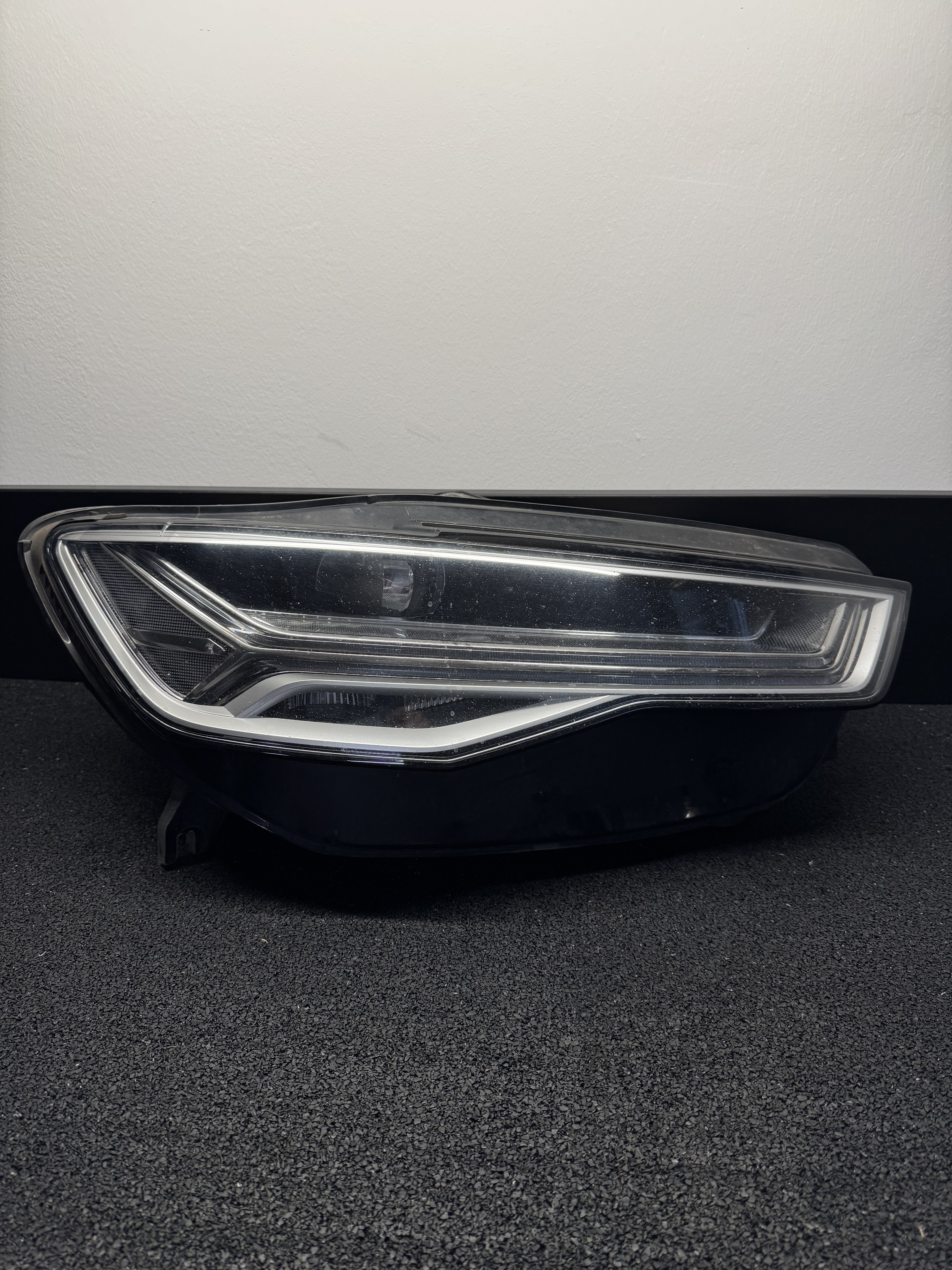 Audi A6 C7 LED fényszóró - javítás előtt